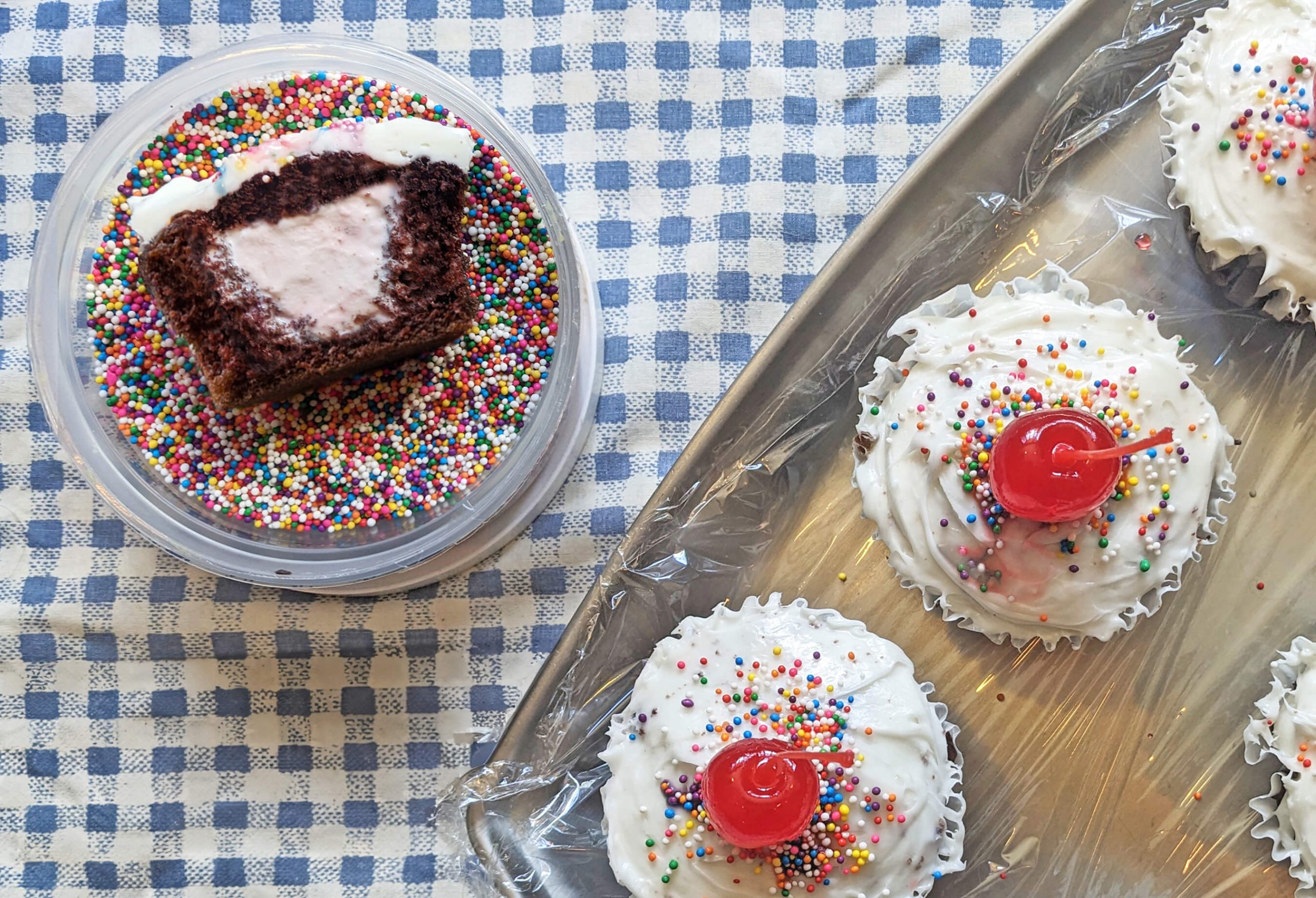 Making ice cream-filled cupcakes with stretch-tite